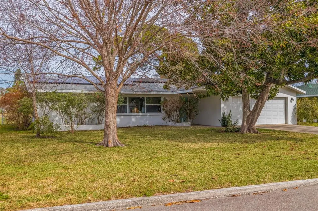 1863 Lakewood Drive S St Petersburg FL 33712
