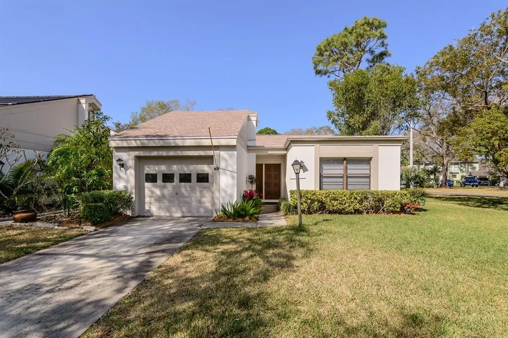 10 Lisa Lane Oldsmar FL 34677