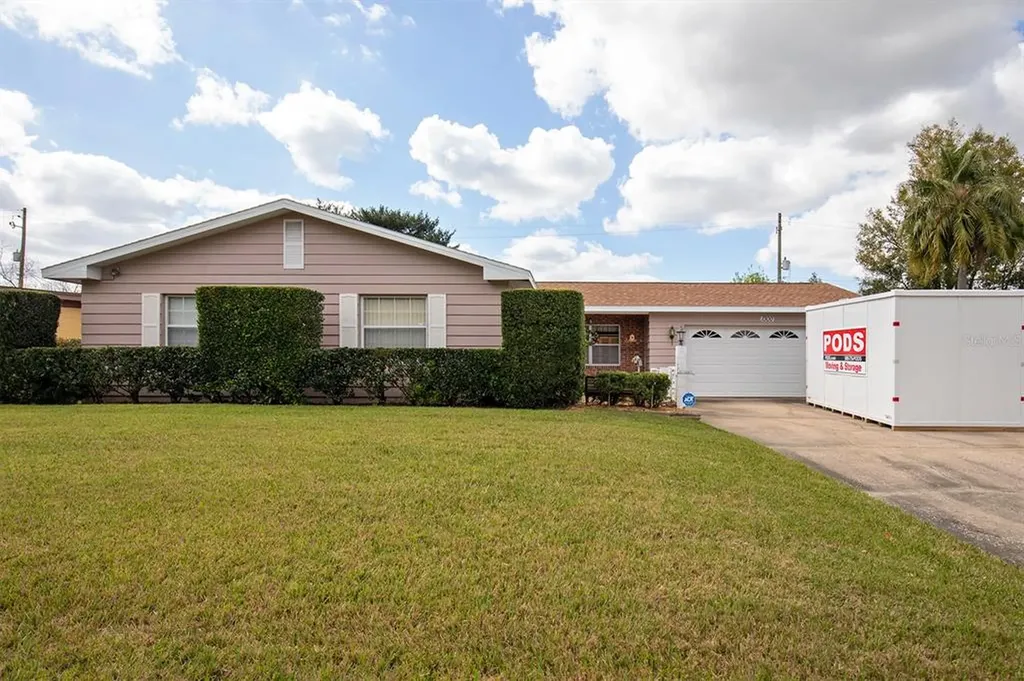 1300 Roscomare Avenue Orlando FL 32806