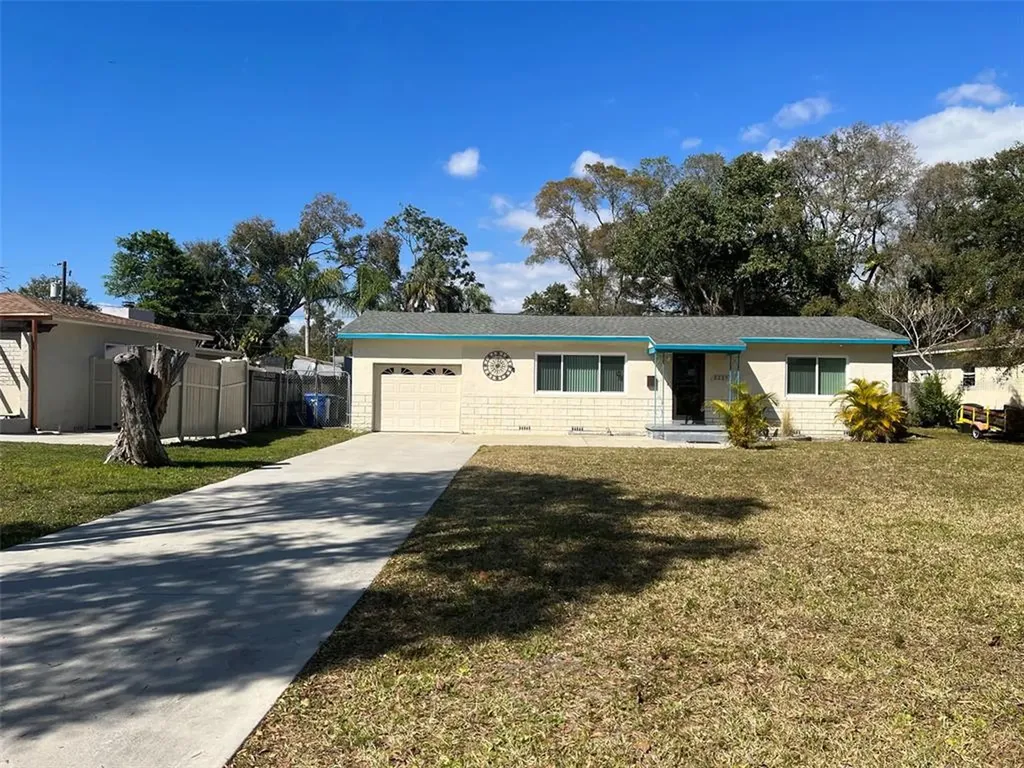 2237 Murilla Way S St Petersburg FL 33712
