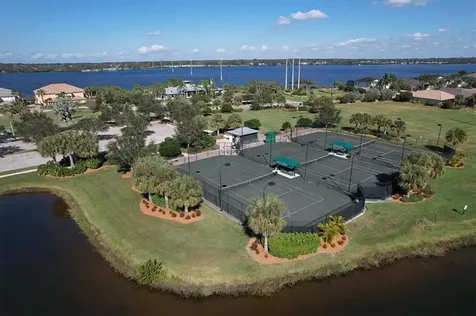 5021 Lake Overlook Avenue Bradenton FL 34208