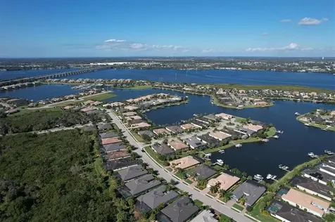 5021 Lake Overlook Avenue Bradenton FL 34208