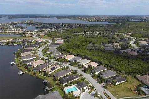 5021 Lake Overlook Avenue Bradenton FL 34208