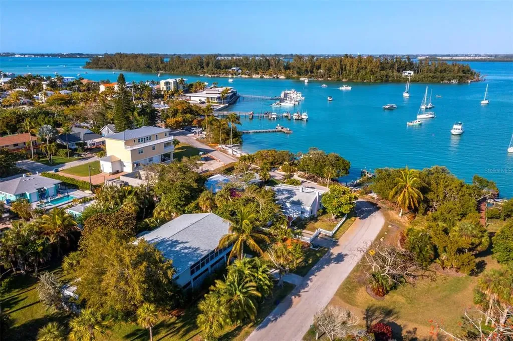 671 Cedar Street Longboat Key FL 34228