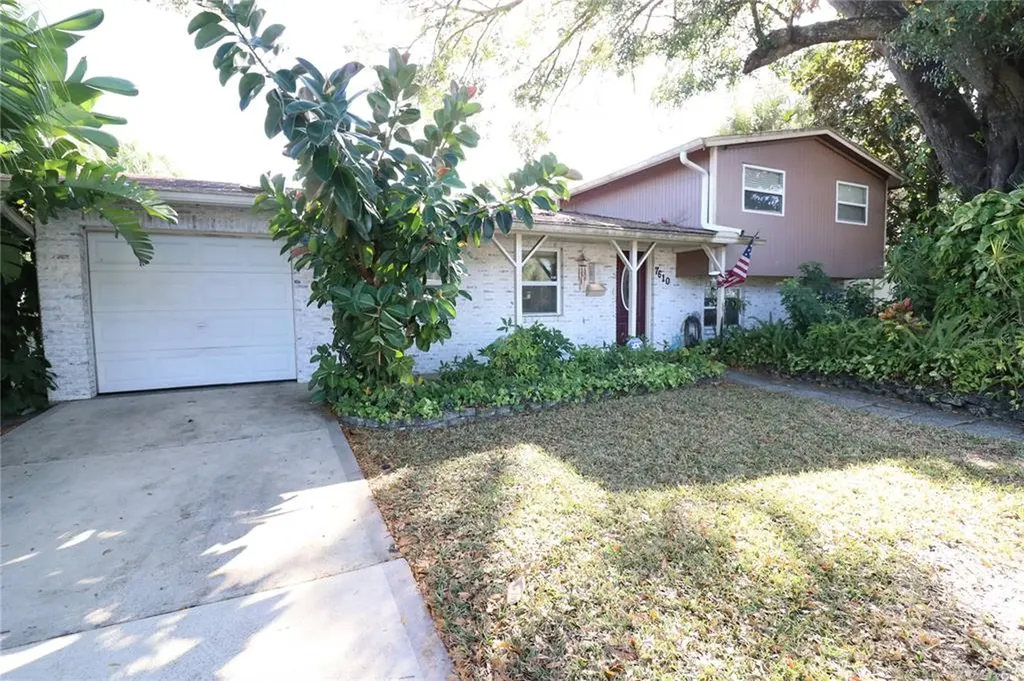 7610 W Henry Avenue Tampa FL 33615