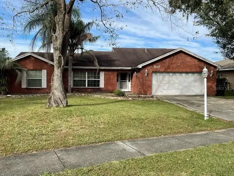 3227 Pleasant Lake Drive Tampa FL 33618