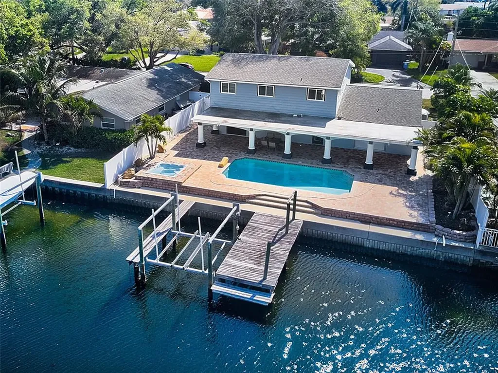 4328 14th Way NE St Petersburg FL 33703