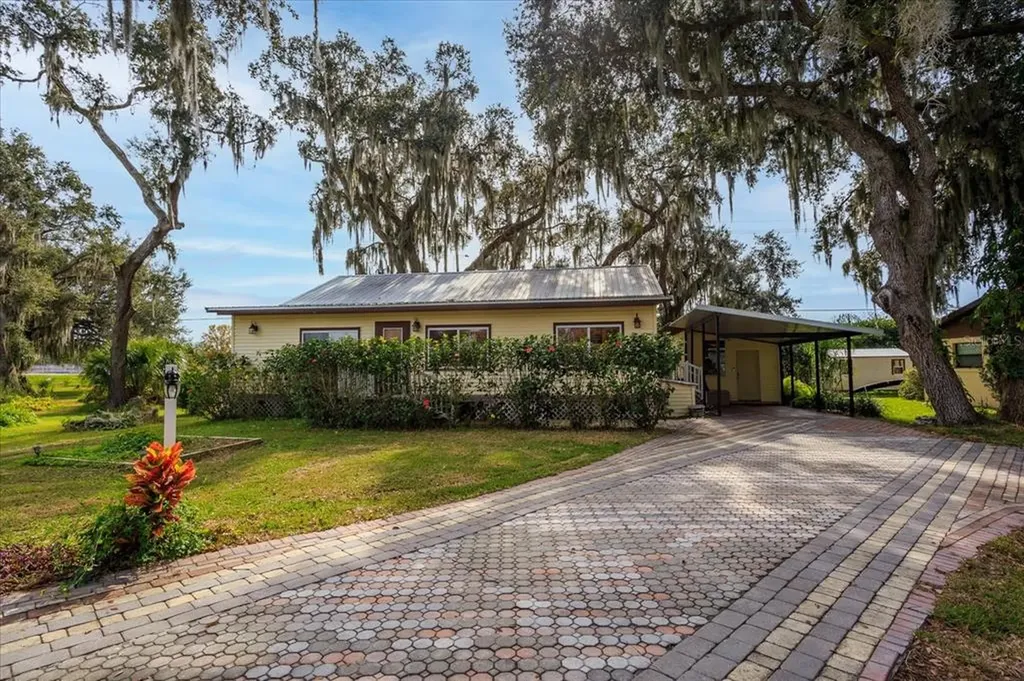 12122 Canal Street Tavares FL 32778