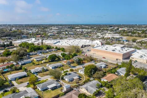 4511 Groveland Street Bradenton FL 34207