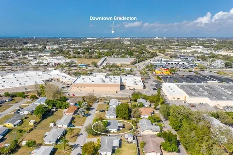 4511 Groveland Street Bradenton FL 34207
