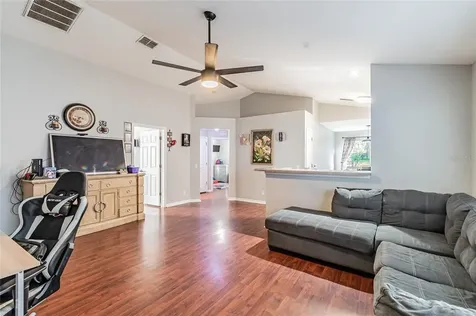 5857 Wrenwater Drive Lithia FL 33547