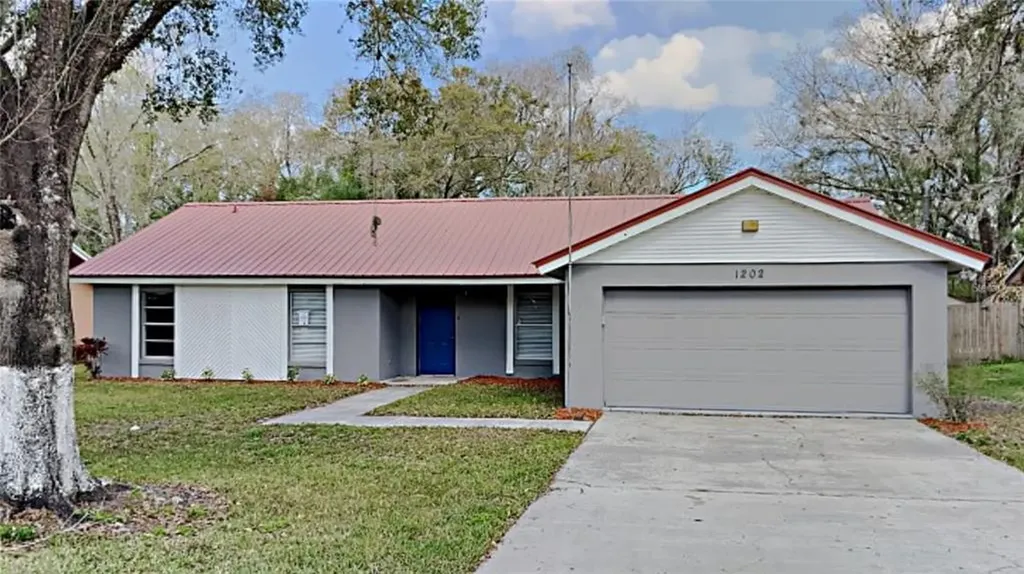1202 E Cherry Street Plant City FL 33563
