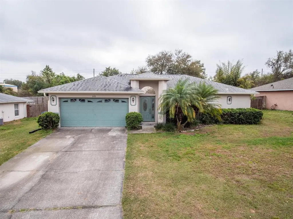 220 Country Lakes Circle Groveland FL 34736