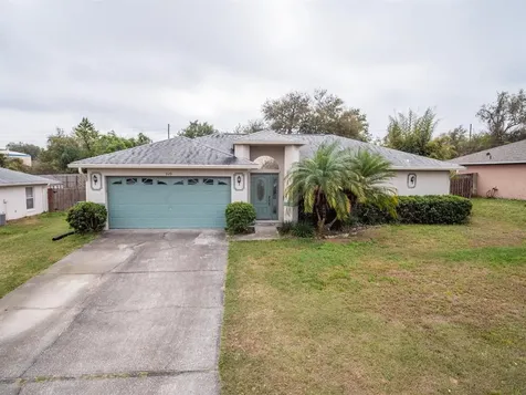 220 Country Lakes Circle Groveland FL 34736