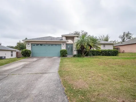 220 Country Lakes Circle Groveland FL 34736