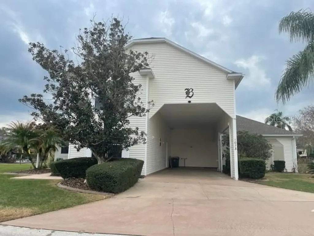 1073 Caravan Loop Polk City FL 33868