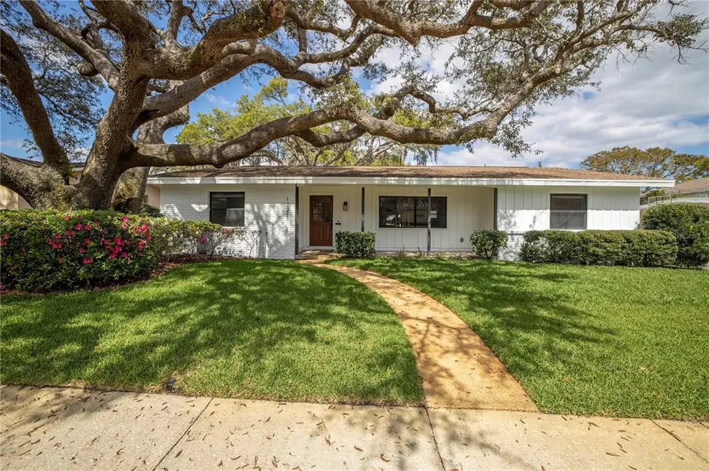 1221 47th Avenue N St Petersburg FL 33703
