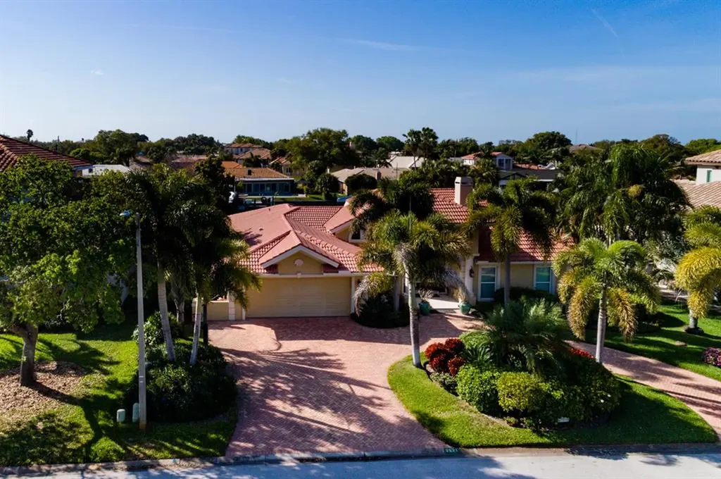 2021 Carolina Avenue NE St Petersburg FL 33703