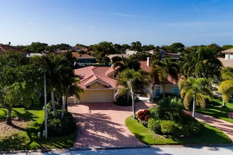 2021 Carolina Avenue NE St Petersburg FL 33703