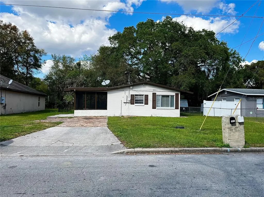 2621 Carver Avenue Orlando FL 32810