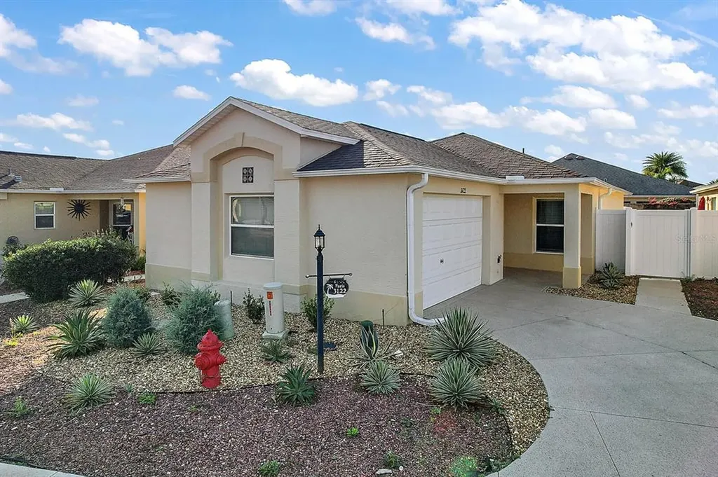 3122 Amberly Court The Villages FL 32163