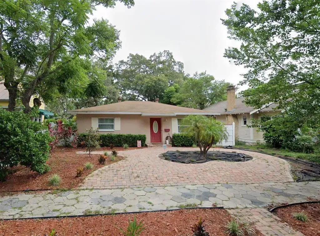 165 18th Avenue N St Petersburg FL 33704