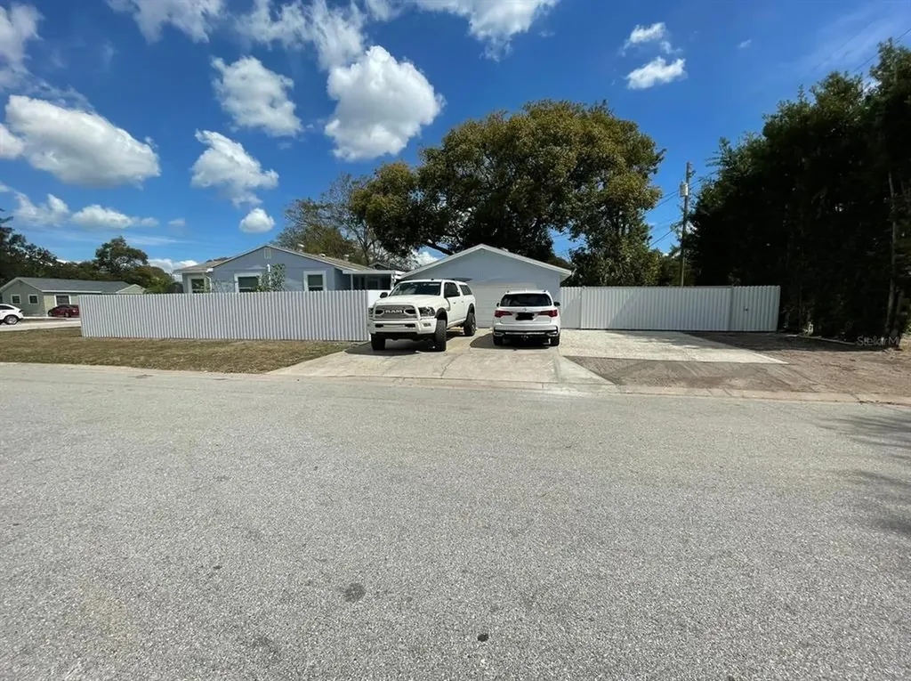 2874 38th Avenue N St Petersburg FL 33713