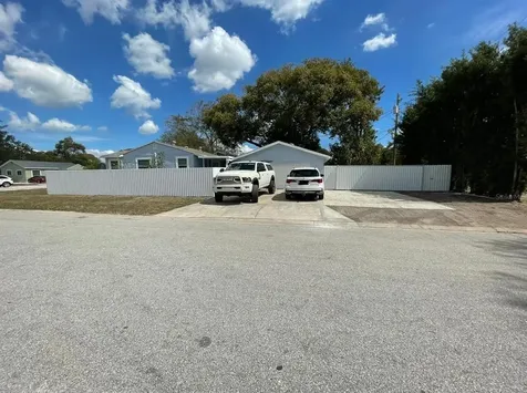 2874 38th Avenue N St Petersburg FL 33713