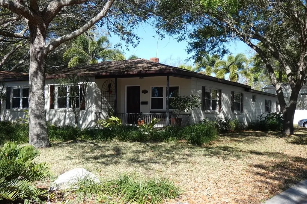 135 NW Monroe Circle N St Petersburg FL 33702