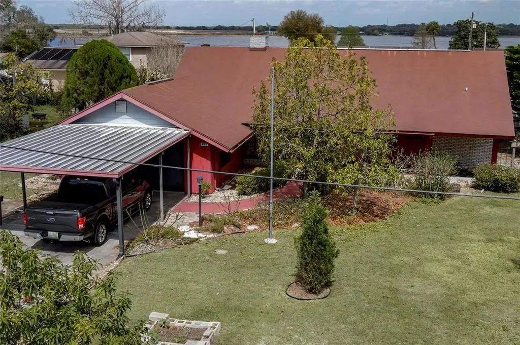 560 Paradise Island Place Haines City FL 33844