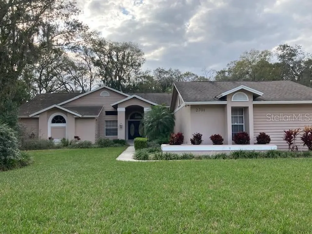 2701 Pine Club Drive Plant City FL 33566