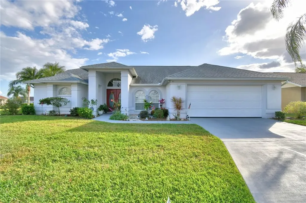 636 Reflections Loop Winter Haven FL 33884