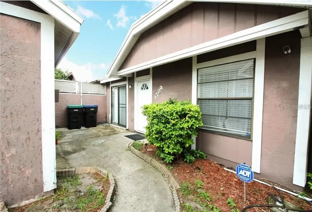 1209 Easton Street Orlando FL 32825