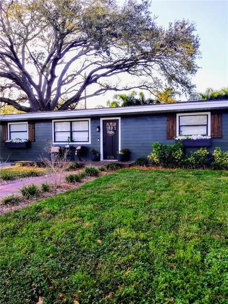 4718 W Wallace Avenue Tampa FL 33611