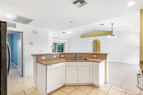 2027 NE 40th Street Cape Coral FL 33909