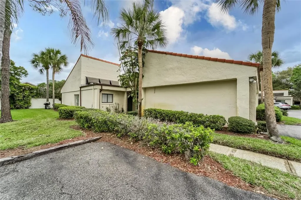 306 Valencia Court N Plant City FL 33566