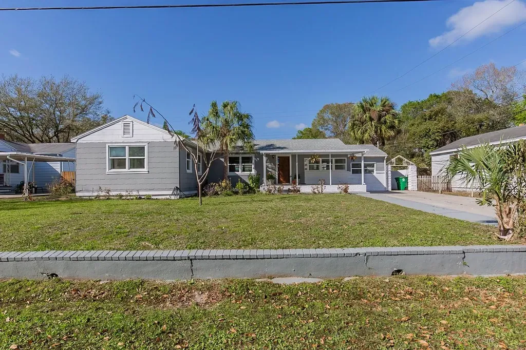 1517 W River Shore Way Tampa FL 33603