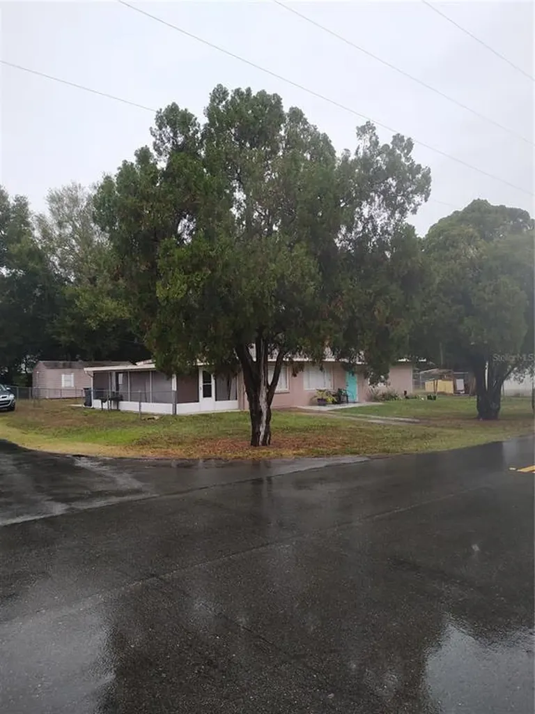 1902 Main Street Valrico FL 33594