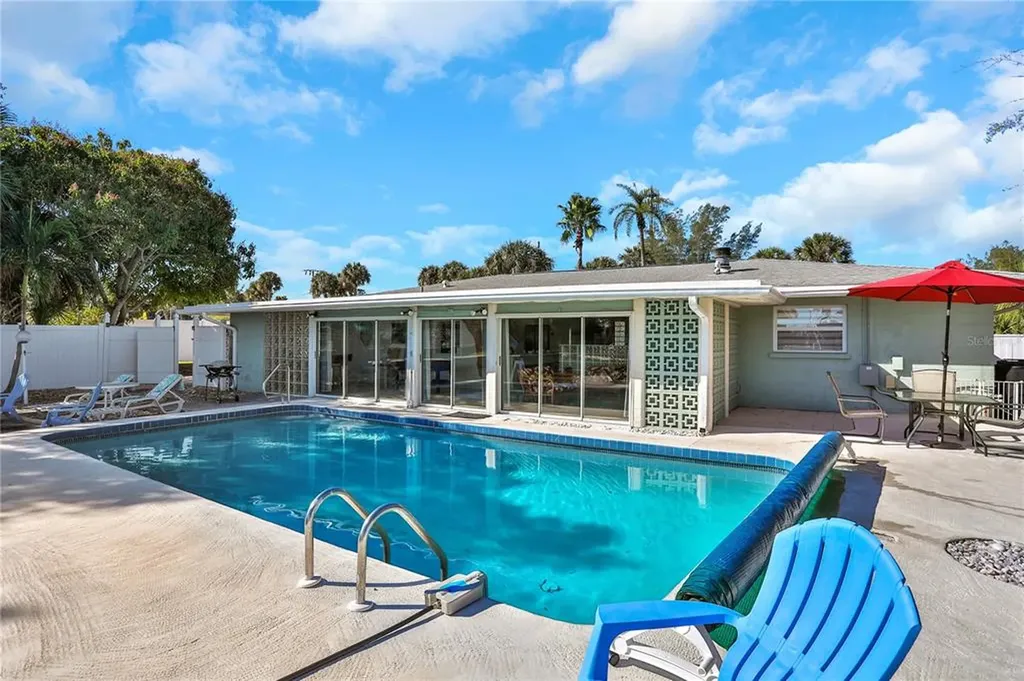 4315 Royal Palm Drive Bradenton FL 34210