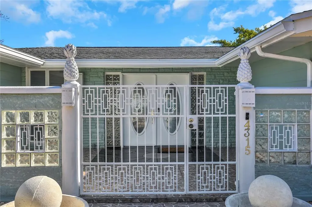 4315 Royal Palm Drive Bradenton FL 34210