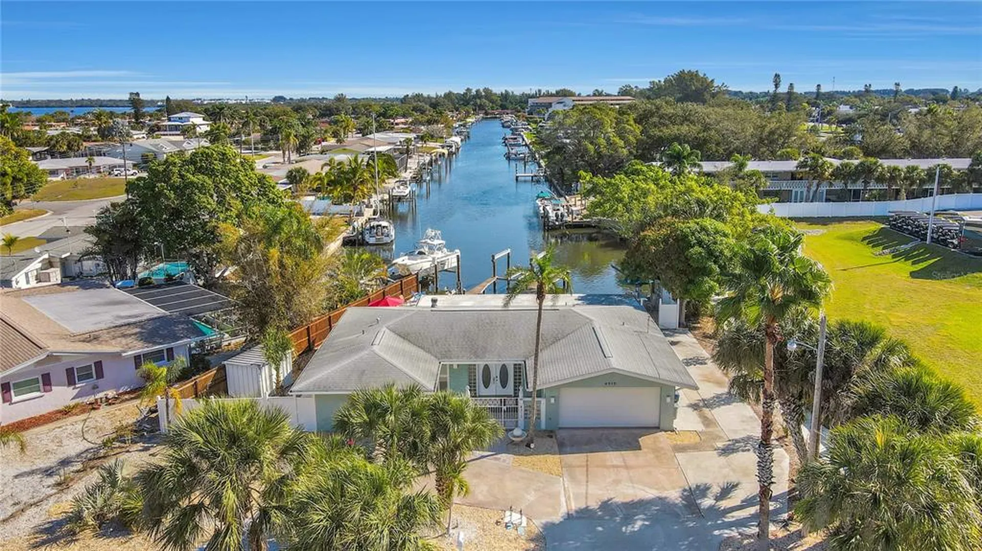 4315 Royal Palm Drive Bradenton FL 34210