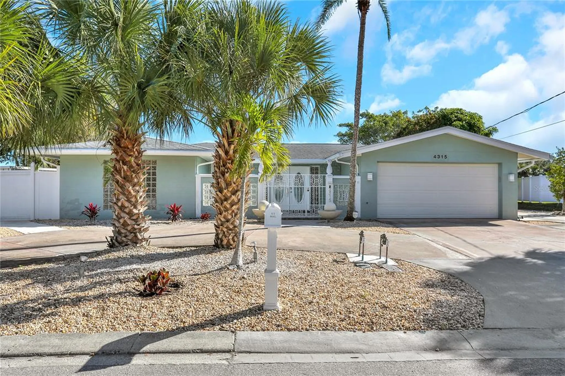 4315 Royal Palm Drive Bradenton FL 34210