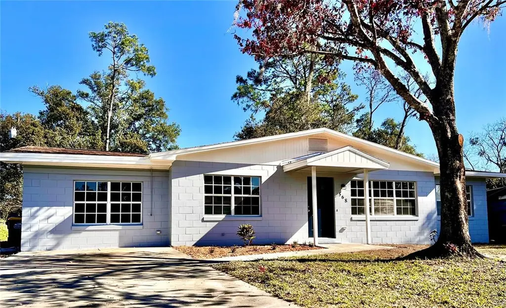 568 Wisteria Avenue Umatilla FL 32784