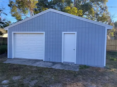 568 Wisteria Avenue Umatilla FL 32784