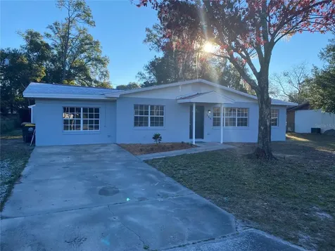 568 Wisteria Avenue Umatilla FL 32784