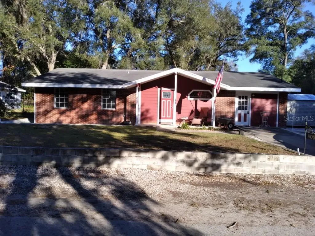803 S Massachusetts Avenue Deland FL 32724