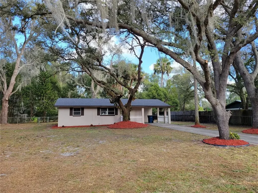 1203 W Beresford Avenue Deland FL 32720