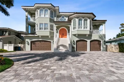 635 34th Avenue NE St Petersburg FL 33704