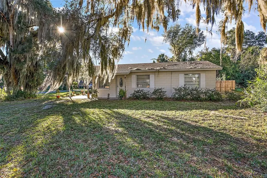 601 Wisteria Avenue Umatilla FL 32784