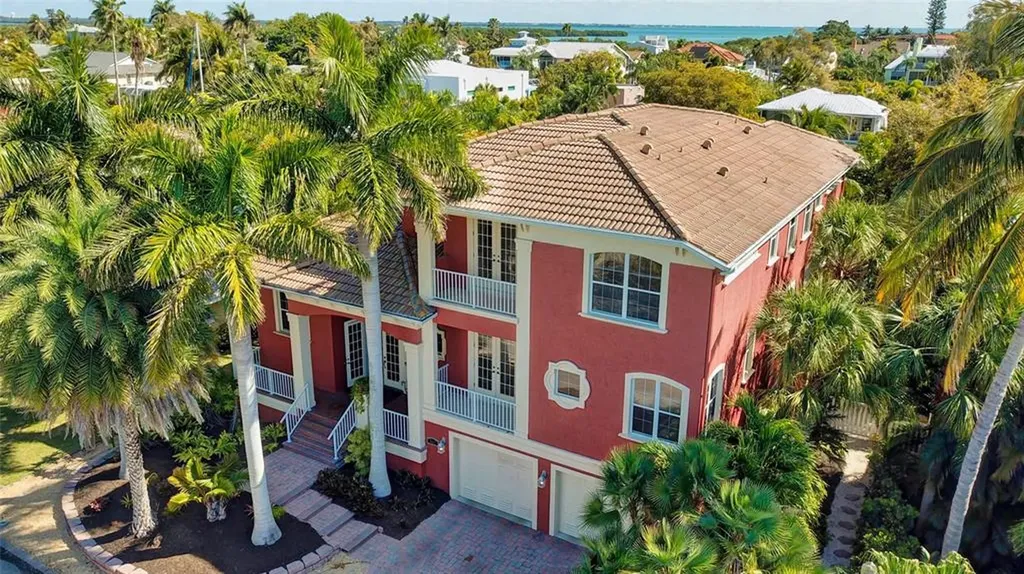 562 Norton Street Longboat Key FL 34228